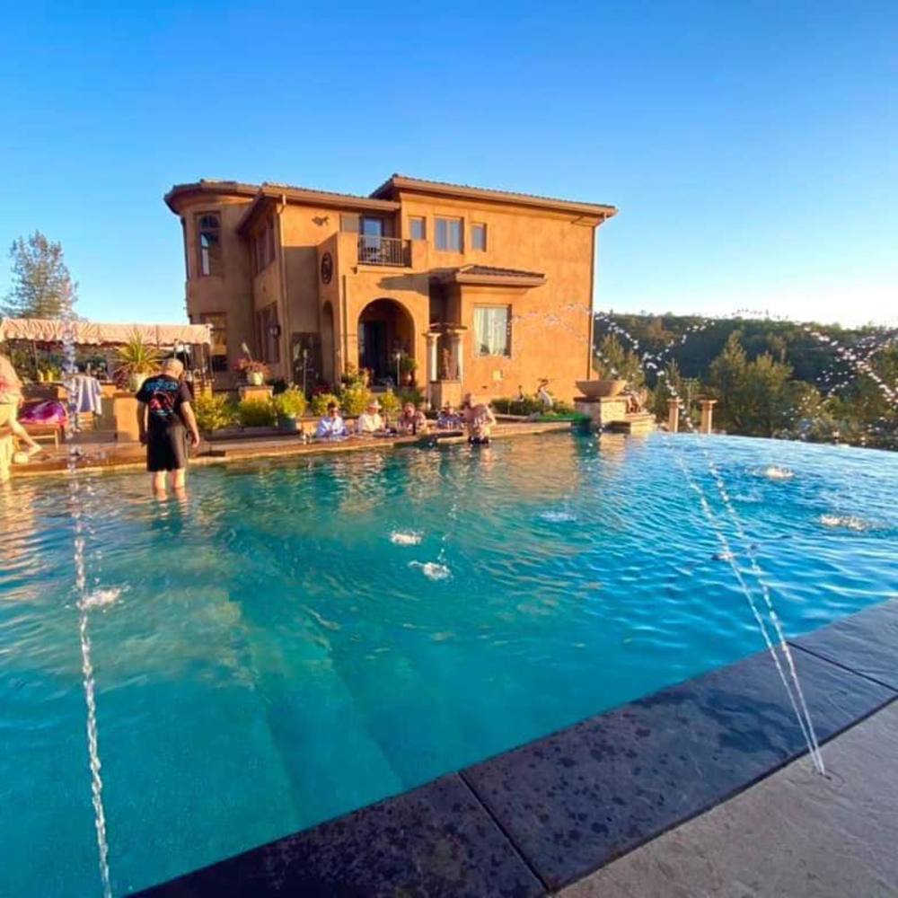 Meet your Posher, Mercy